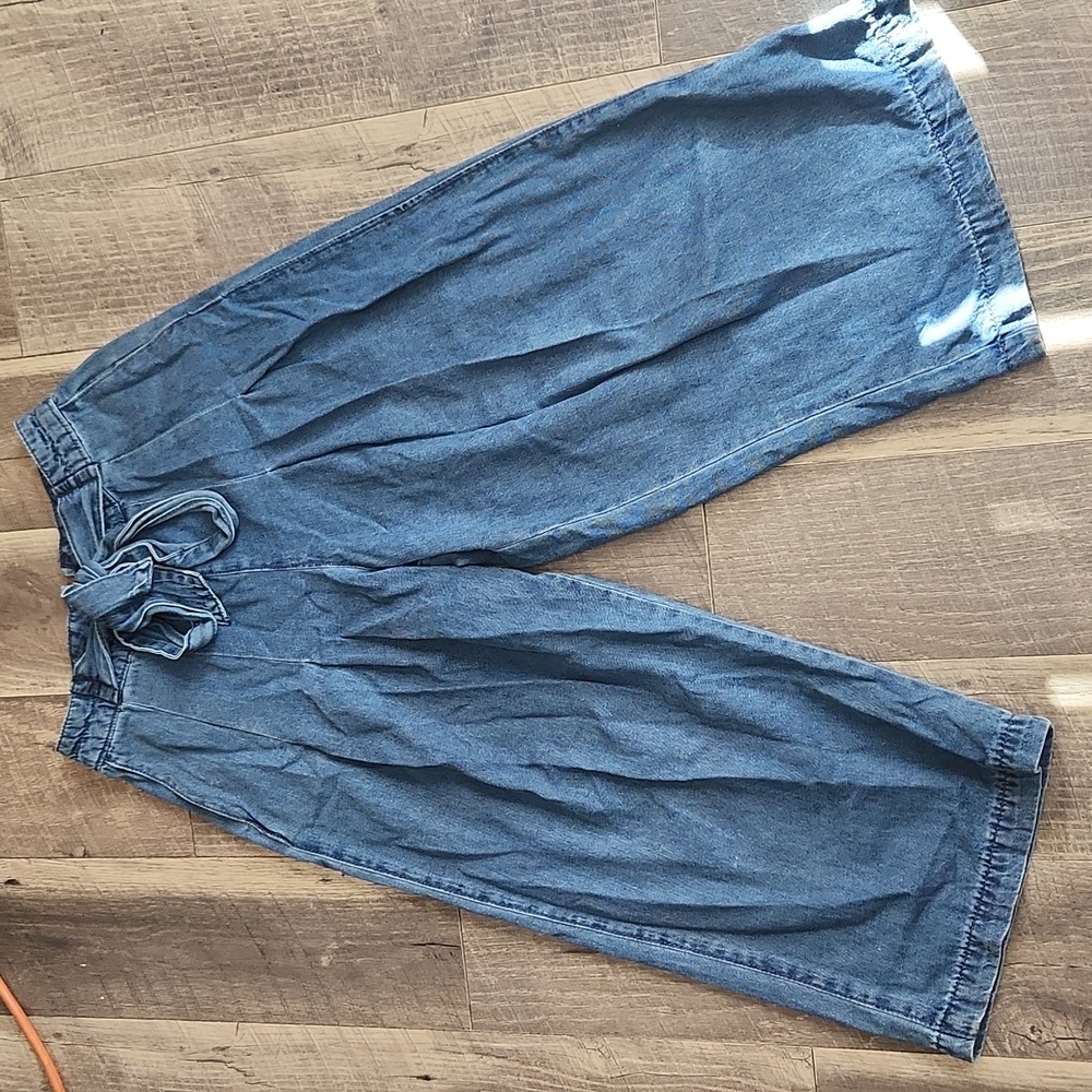 Supper cute! Universal Thread Capris